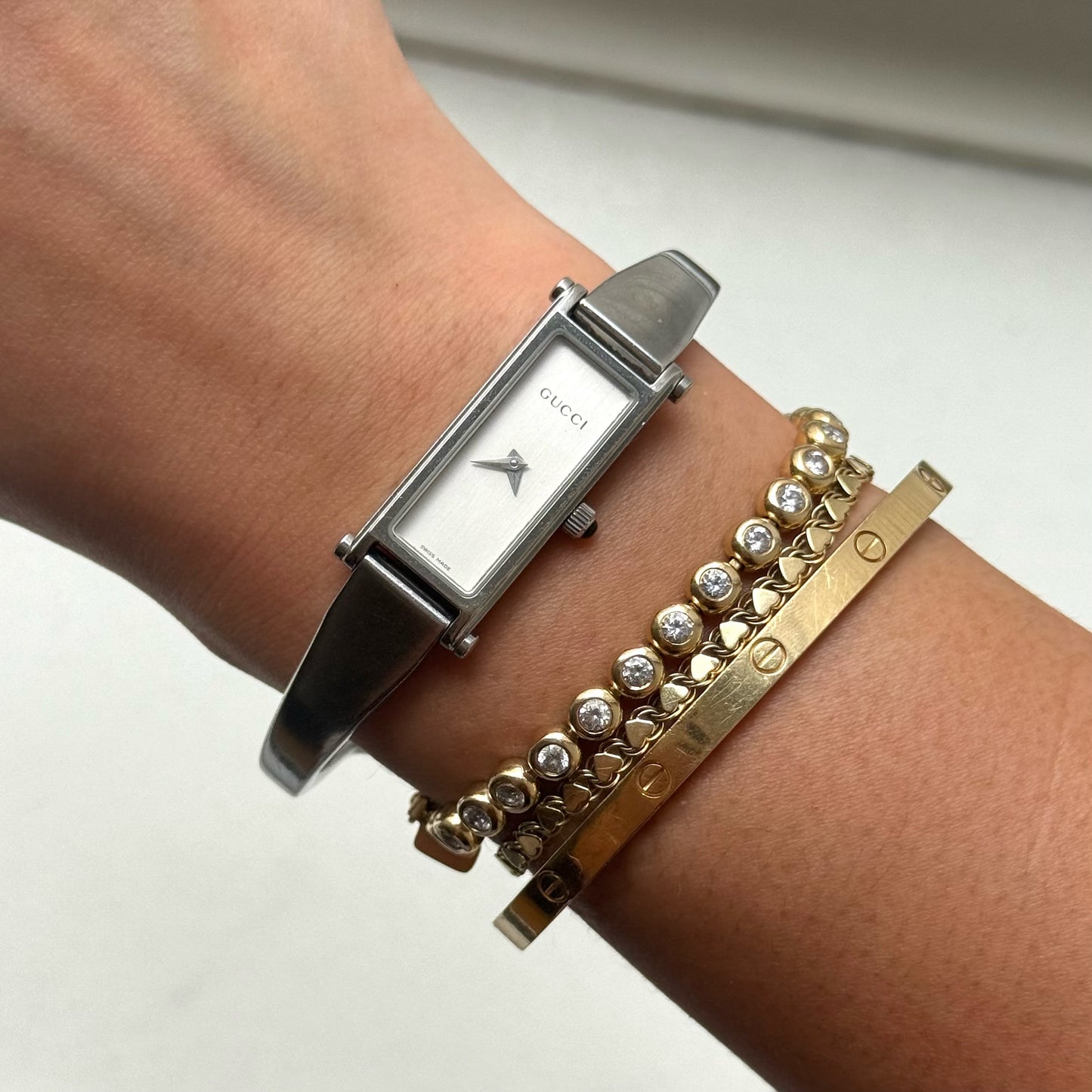 Gucci White Dial Silver Horsebit Dainty Watch