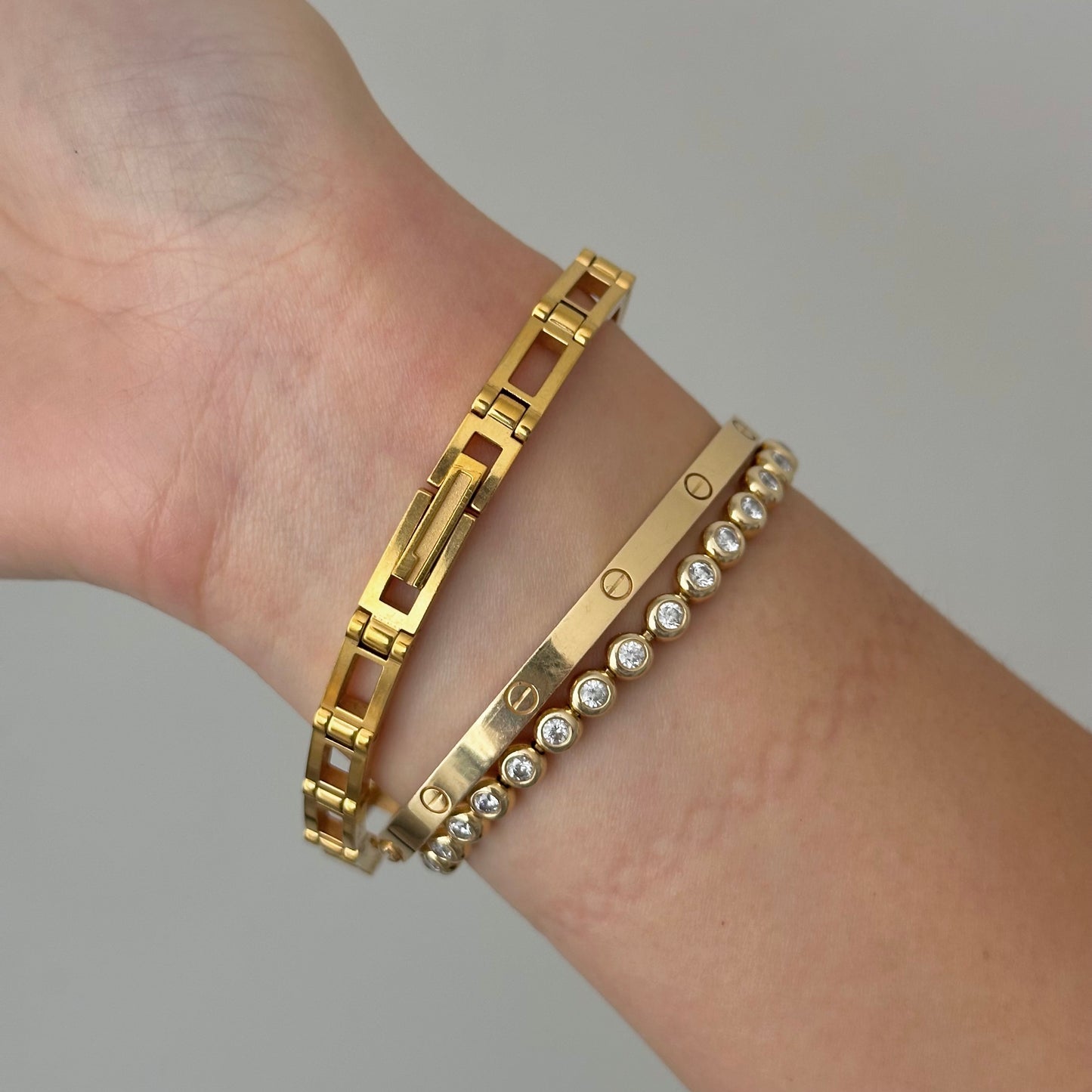 RARE Gucci Gold Monogram Links Watch