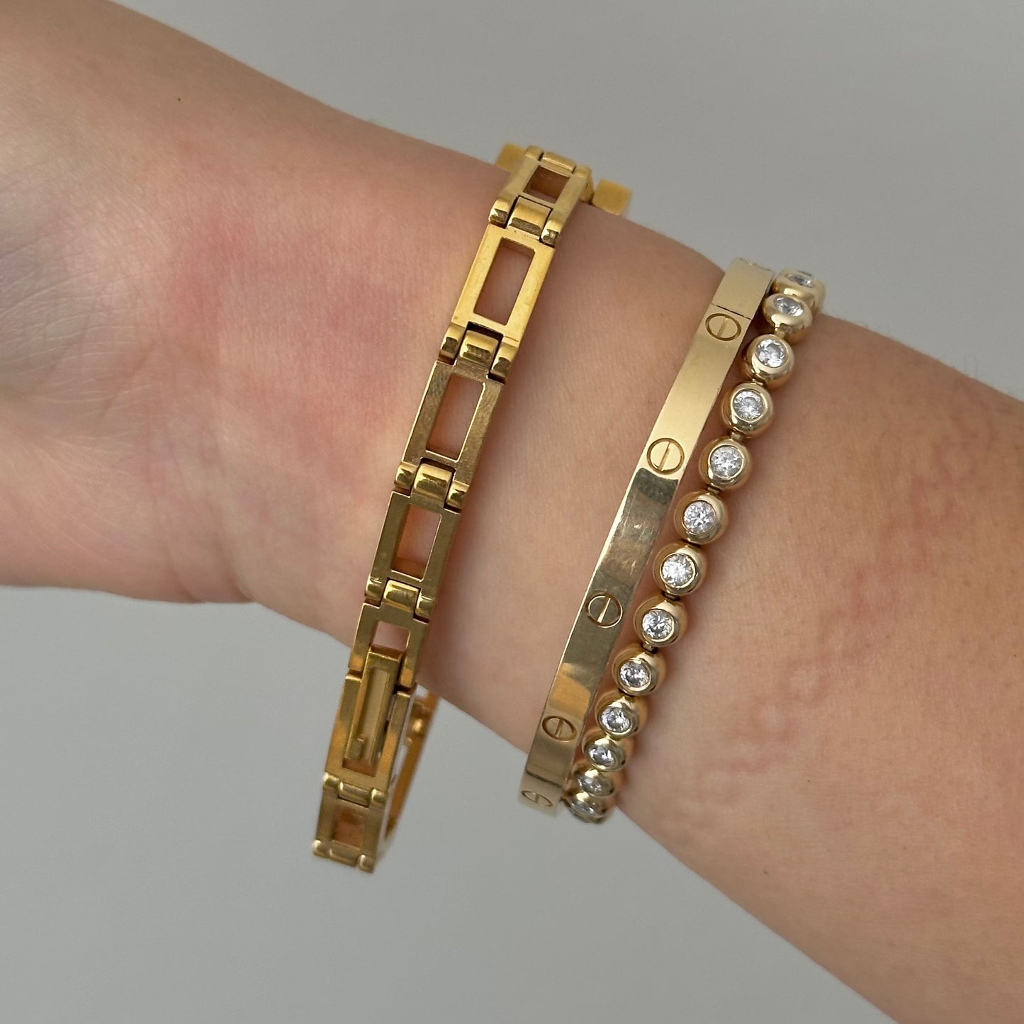 RARE Gucci Gold Monogram Links Watch