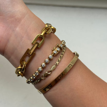 RARE Gucci Oval Gold Chain Links Watch